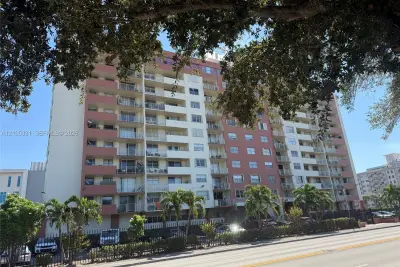4675 W 18th Ct #902, Hialeah: photo 1 of 2