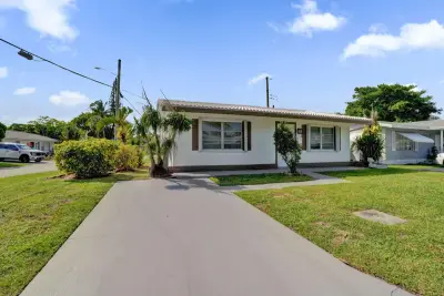 4553 NW 16th Ter, Tamarac: photo 1 of 26