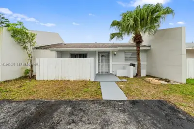 10387 SW 209th Ln, Cutler Bay: photo 1 of 35