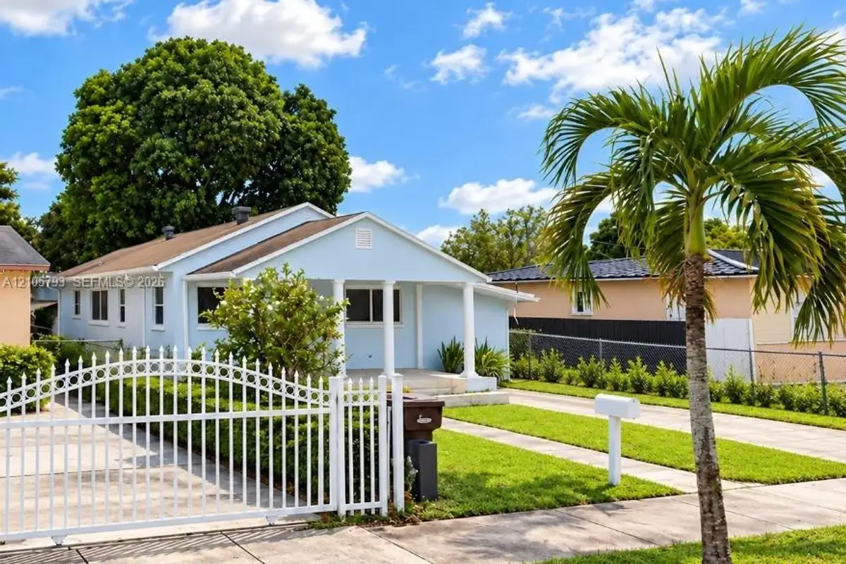 258 E 12th St, Hialeah: photo 1 of 4
