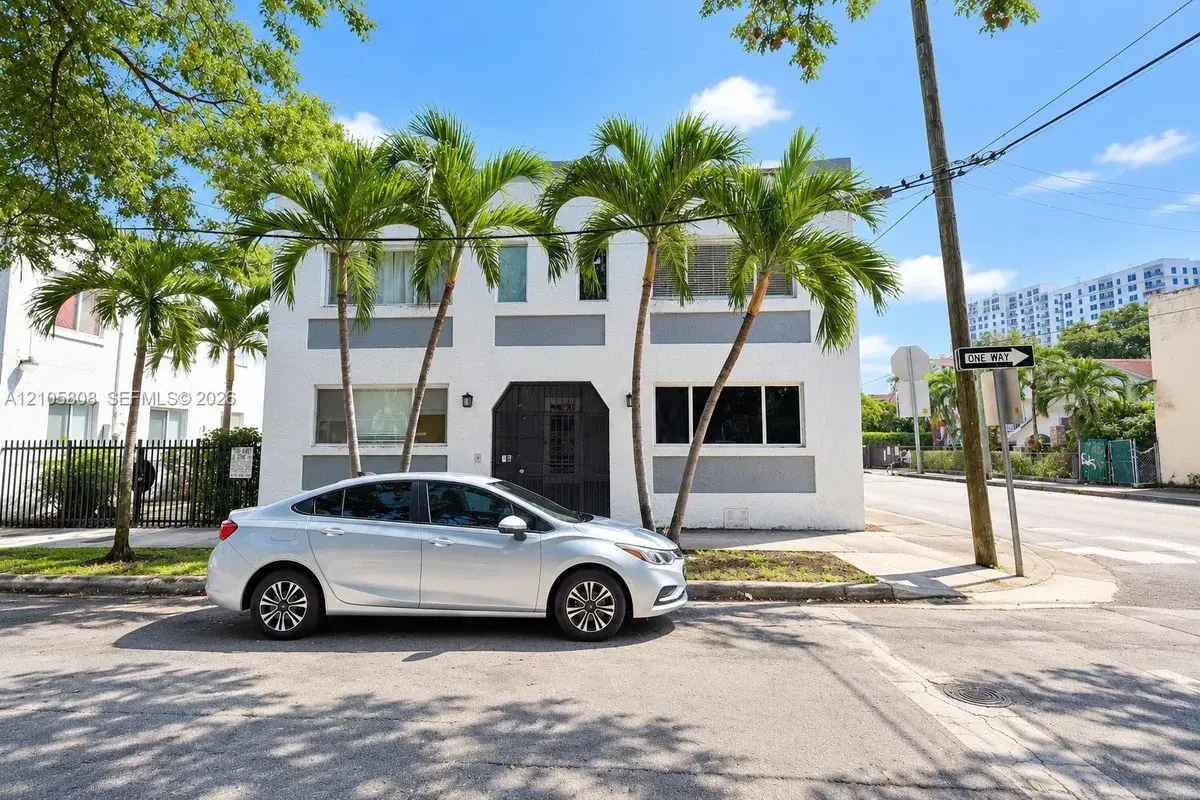 103 NW 6th Ave #1, Miami: photo 1 of 19