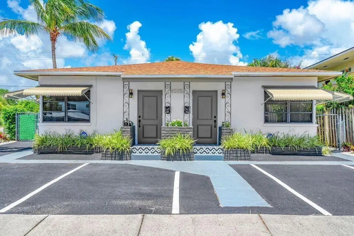 1615 S Federal Hwy #B, Lake Worth Beach: photo 1 of 12