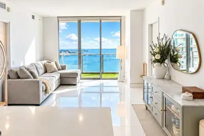 1300 Brickell Bay Dr #3405, Miami: photo 1 of 9