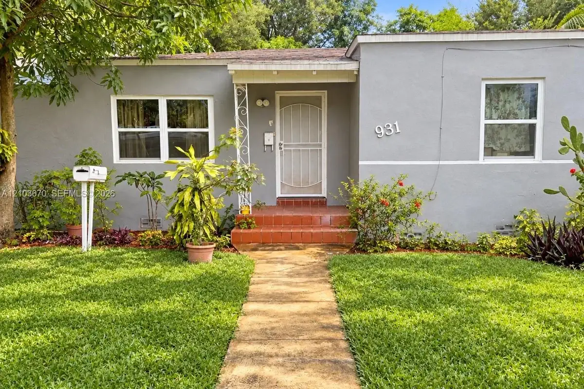 931 NE 130th St, North Miami: photo 1 of 26