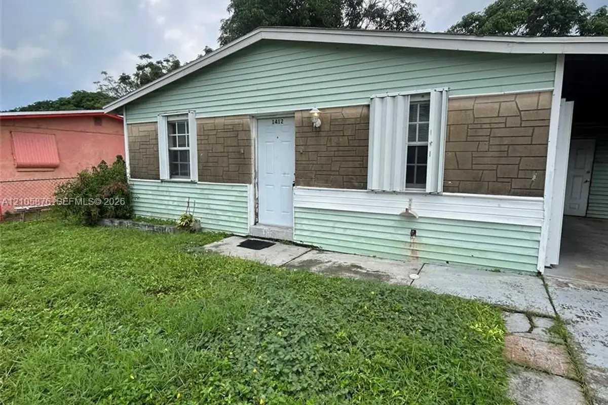 House in Riviera Beach: photo 1 of 13
