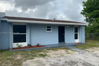 19555 NW 29th Ct #1, Miami Gardens: photo 1 of 10