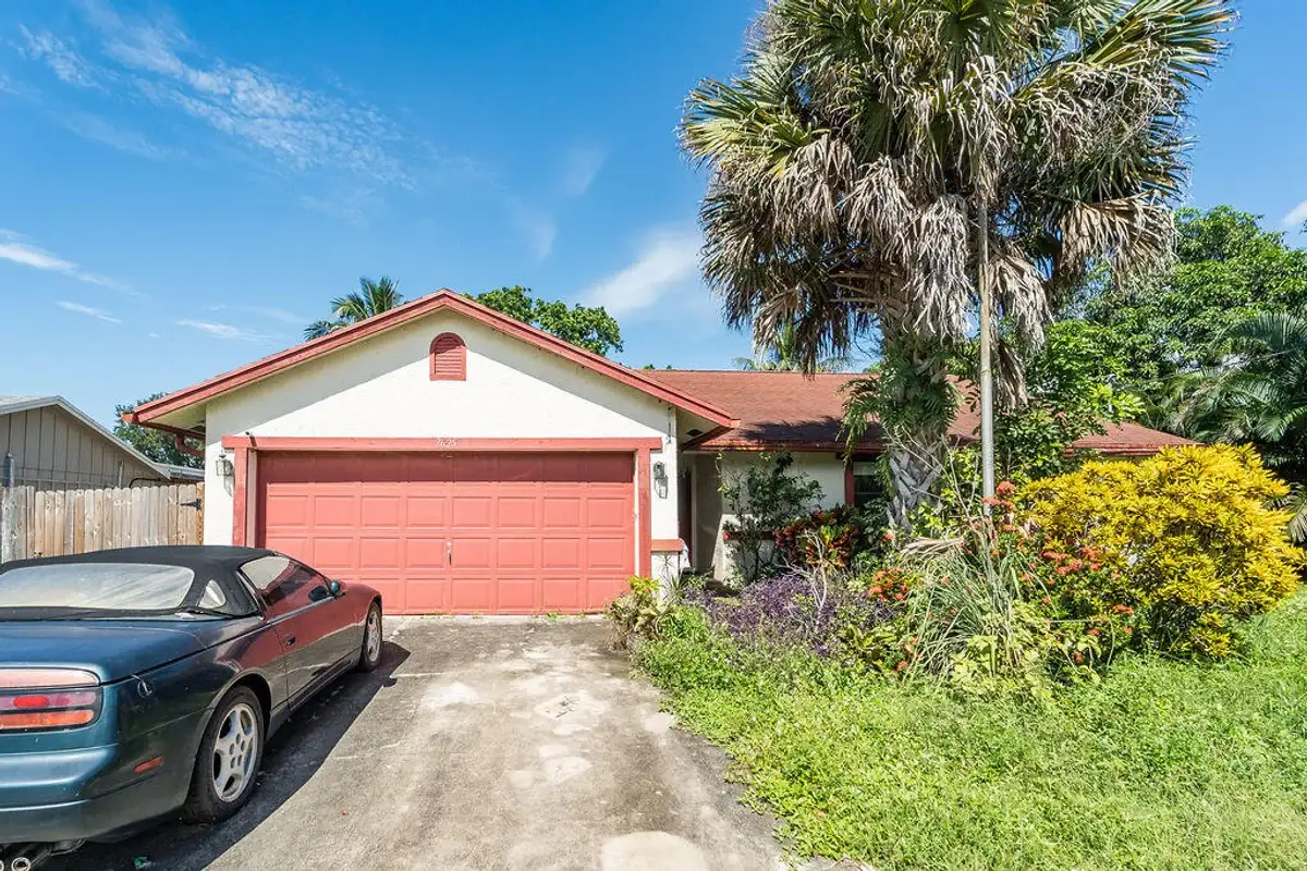 7625 Canal Dr, Lake Worth: photo 1 of 32