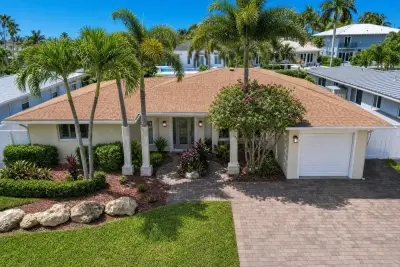 330 SE 10th St, Pompano Beach: photo 1 of 89