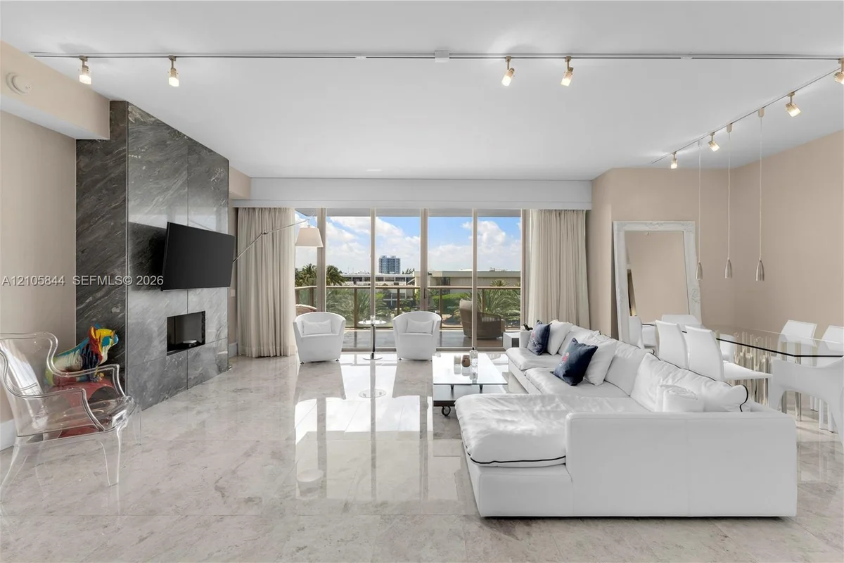 Condo in Bal Harbour: photo 1 of 20