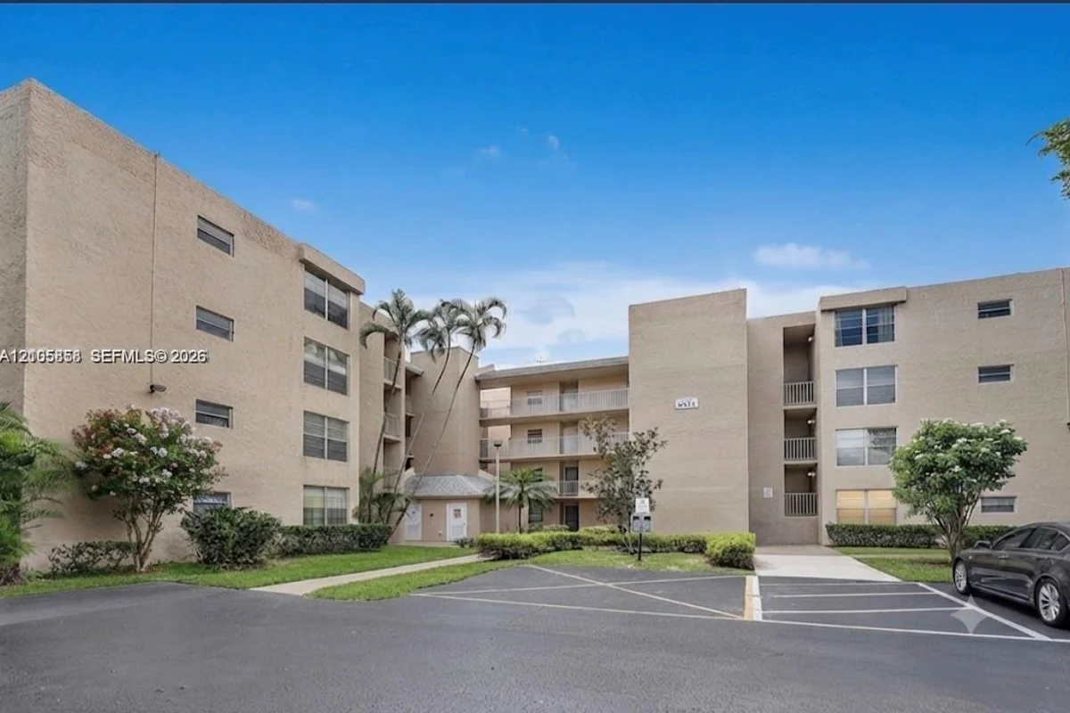9471 Evergreen Pl #307, Davie: photo 1 of 8