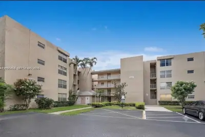 9471 Evergreen Pl #307, Davie: photo 1 of 8