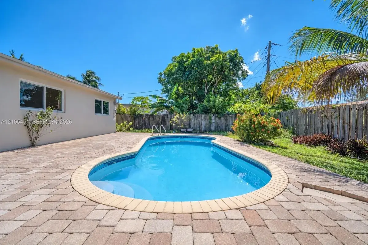 4071 NW 3rd Ter, Deerfield Beach: photo 1 of 32