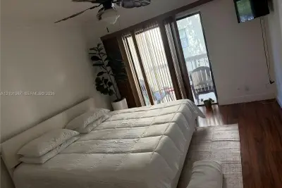 8100 Geneva Ct #232, Doral: photo 1 of 10