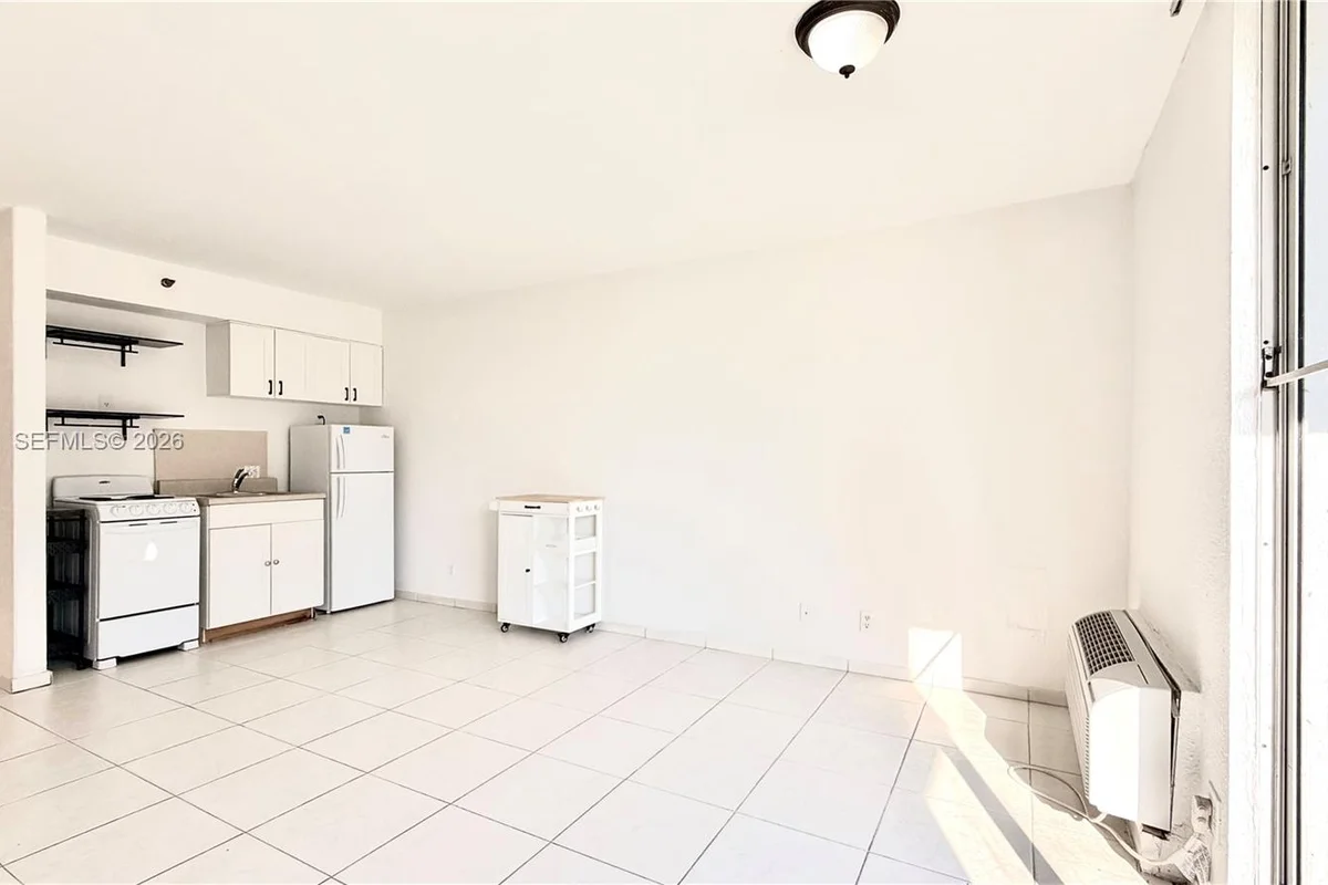 16450 NW 2nd Ave #103, Miami: photo 1 of 11