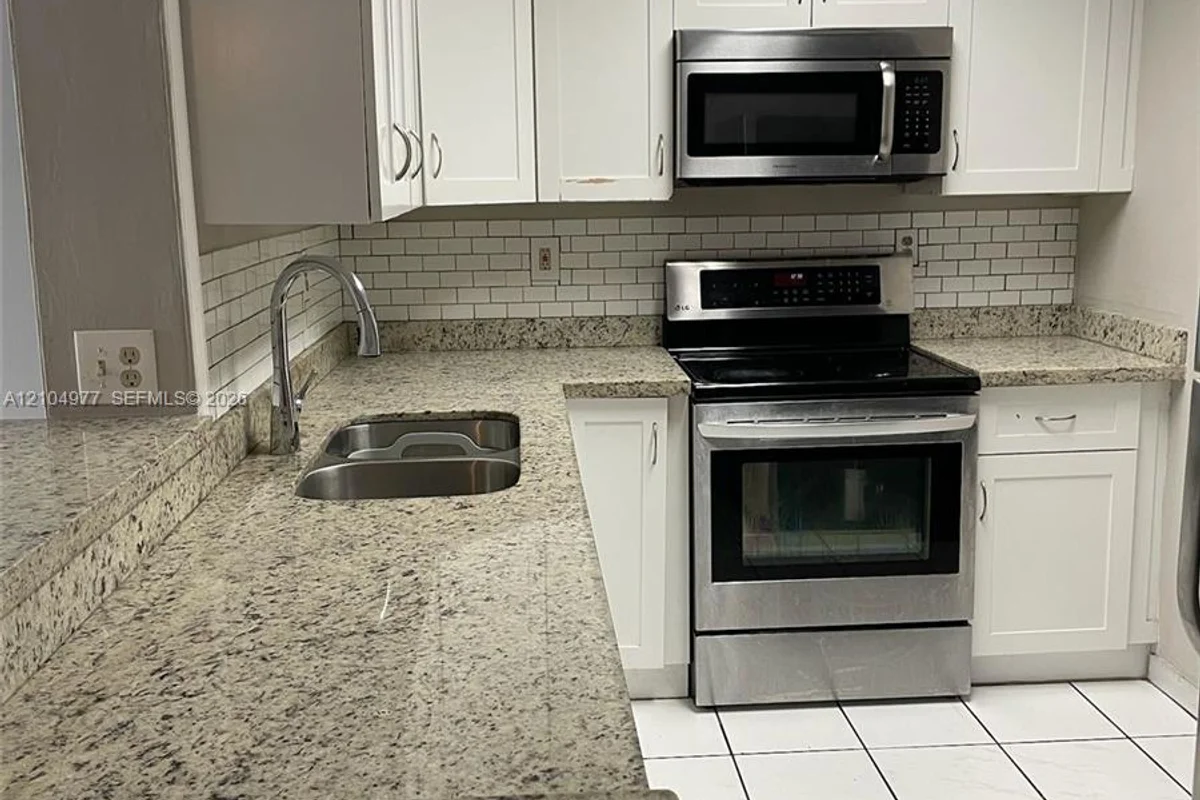 5775 W 20th Ave #210, Hialeah: photo 1 of 8