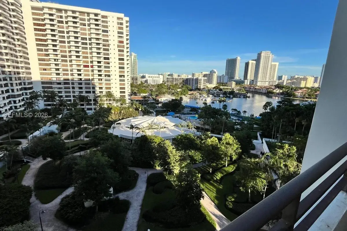 600 Three Islands Blvd #913, Hallandale Beach: photo 1 of 33