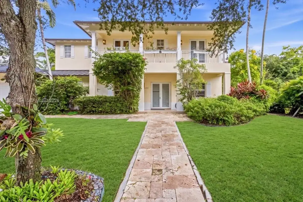 6011 SW 82nd St, South Miami: photo 1 of 56