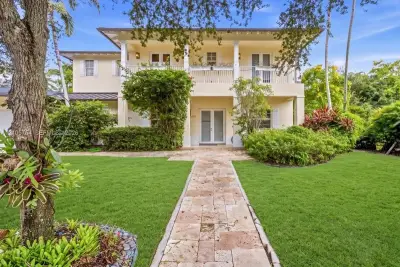 6011 SW 82nd St, South Miami: photo 1 of 56