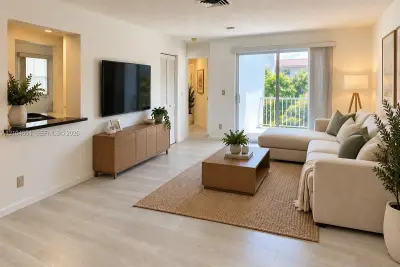 4764 NW 114th Ave #204, Doral: photo 1 of 4
