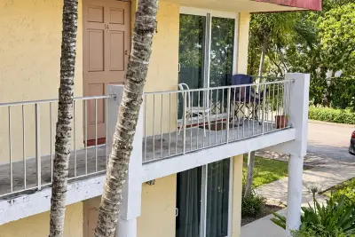 135 NE 1st Ave #7, Delray Beach: photo 1 of 8