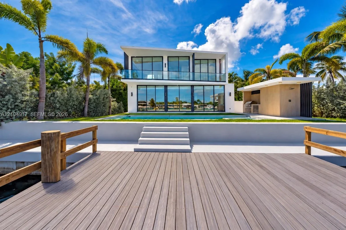 271 N Shore Dr, Miami Beach: photo 1 of 60