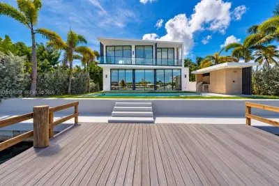 271 N Shore Dr, Miami Beach: photo 1 of 60