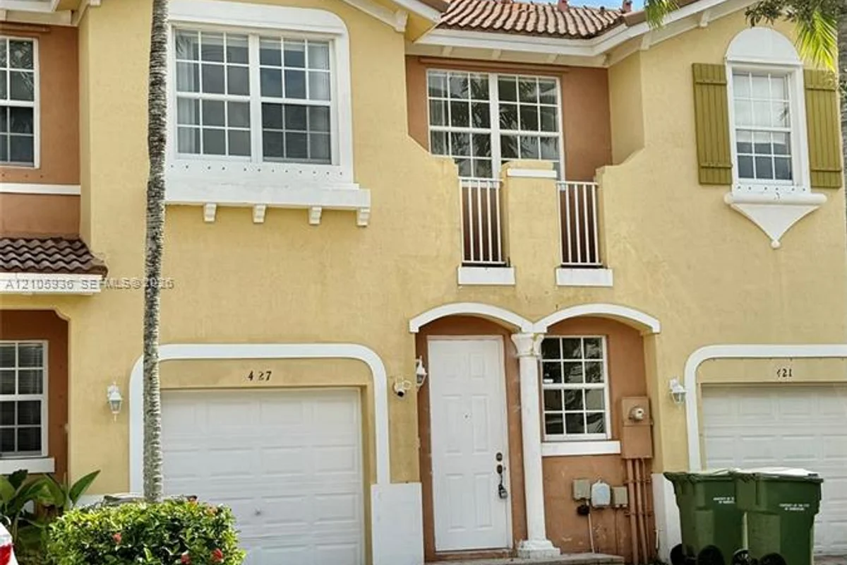 427 NE 21st Ter, Homestead: photo 1 of 25