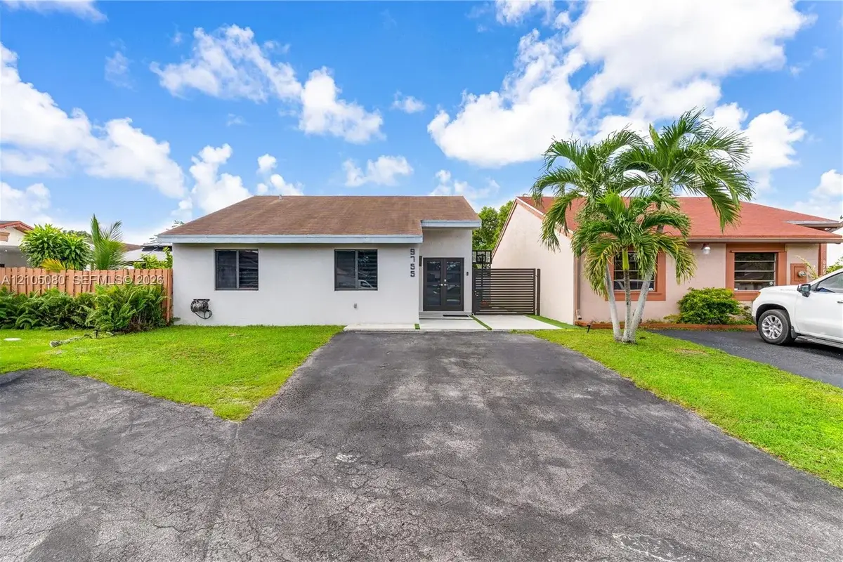 9755 SW 148th Ct, Miami: photo 1 of 40