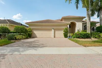 6353 SW 191st Ave, Pembroke Pines: photo 1 of 67