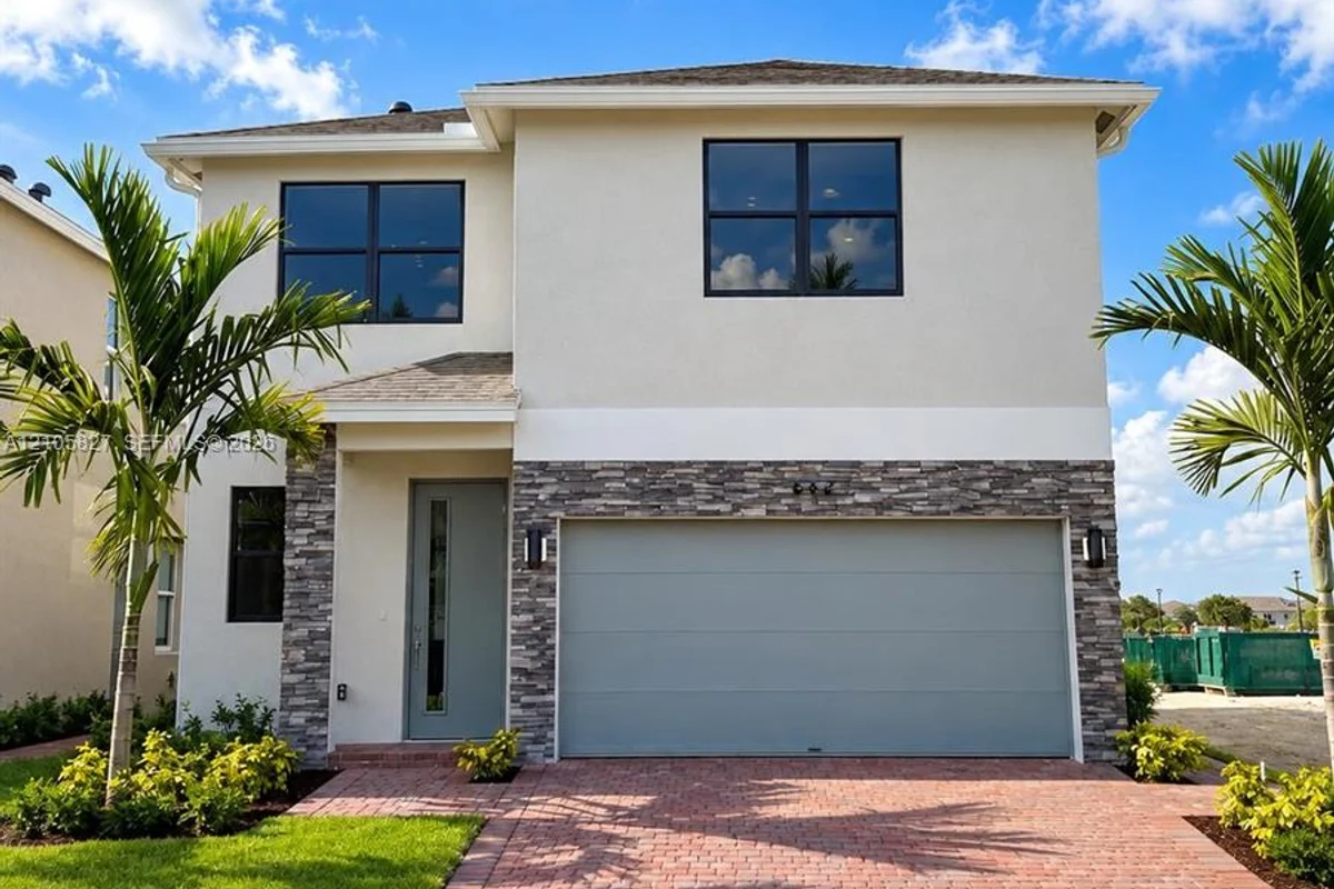 642 NE 1st Ter, Florida City: photo 1 of 20