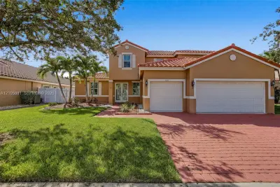 1588 SW 191st Ave, Pembroke Pines: photo 1 of 43