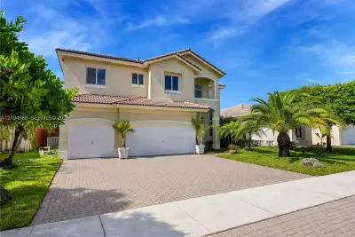 1924 SE 21st Ct, Homestead: photo 1 of 38