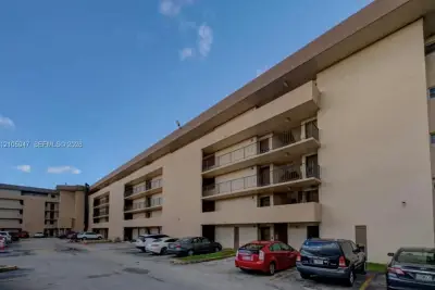 870 NW 87th Ave #409, Miami: photo 1 of 13