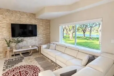 14911 SW 114th Ter, Miami: photo 1 of 16
