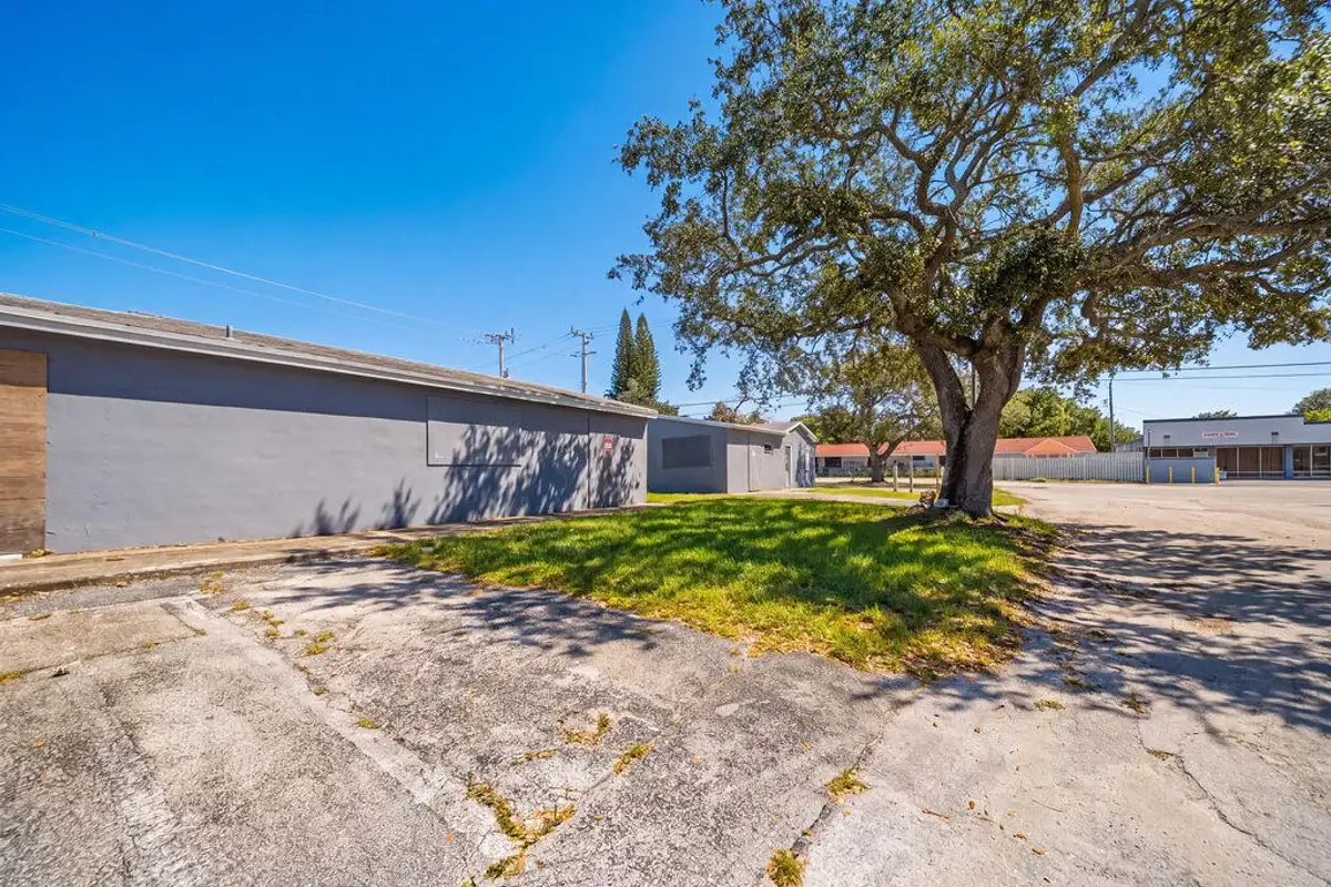 6611 Moseley St, Hollywood: photo 1 of 12