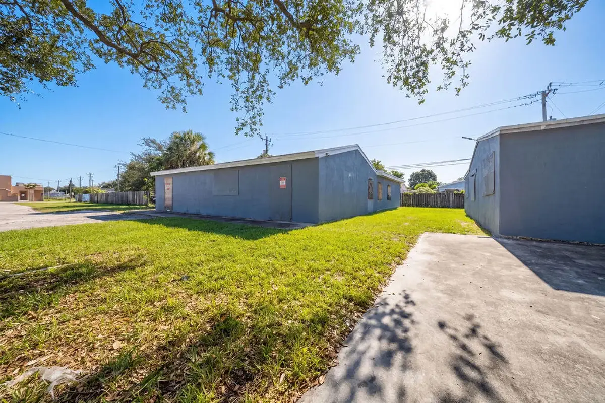 1900 N 66th Ave, Hollywood: photo 1 of 12