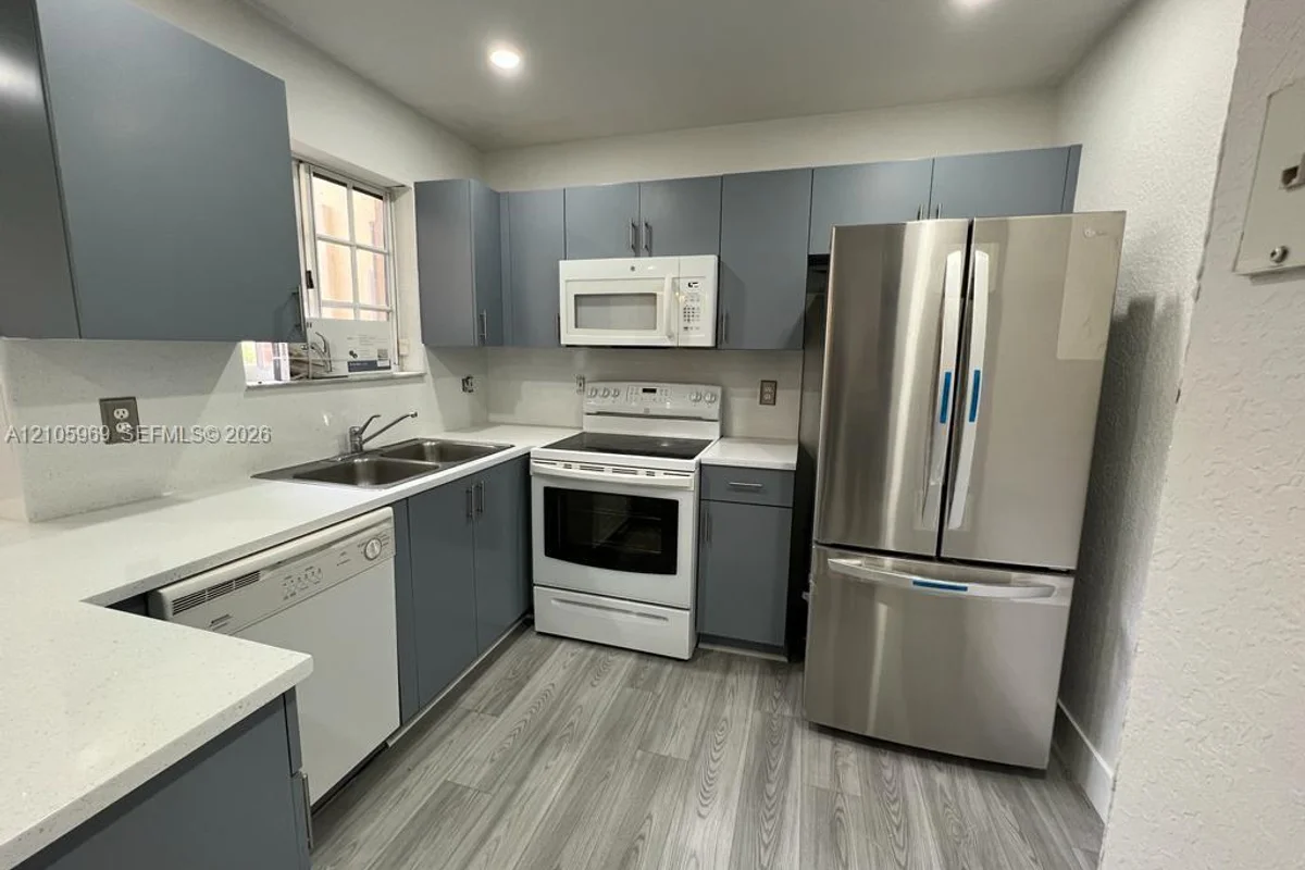 6768 NW 182nd St #105, Hialeah: photo 1 of 21
