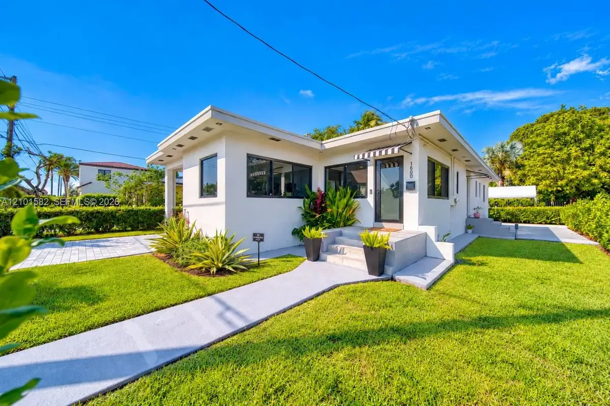 1600 SW 17th Ave, Miami: photo 1 of 17