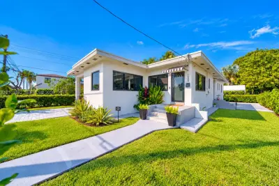 1600 SW 17th Ave, Miami: photo 1 of 17