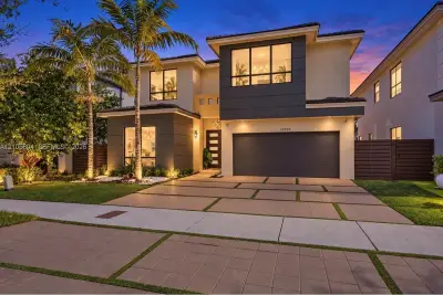 15932 SW 136th Way, Miami: photo 1 of 59