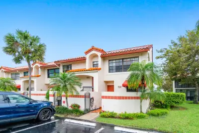 312 Liberty Ct, Deerfield Beach: photo 1 of 49