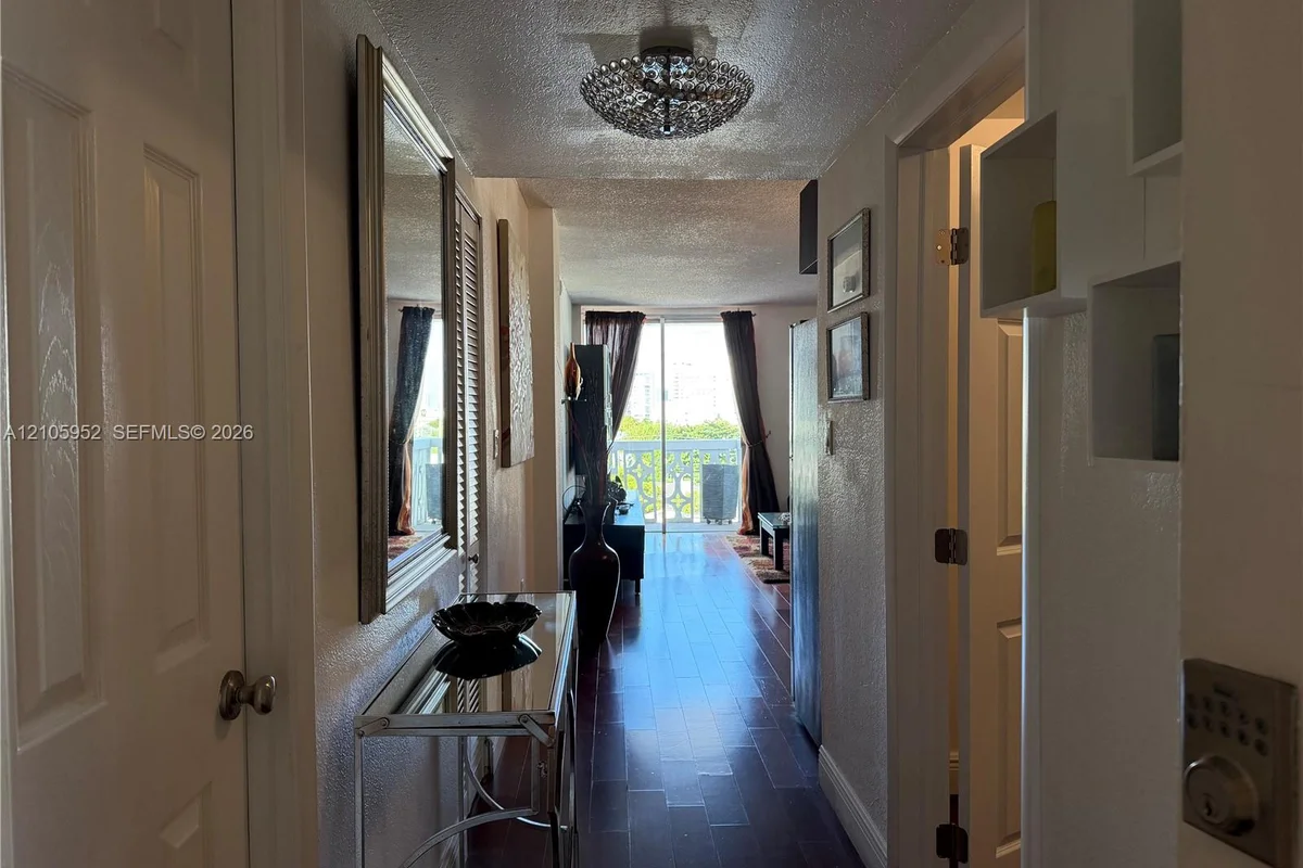 1020 Meridian Ave #615, Miami Beach: photo 1 of 16