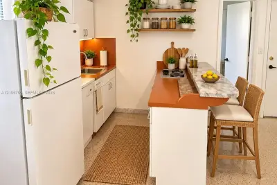 2520 SW 14th St #A, Miami: photo 1 of 7