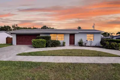 760 Cinnamon Rd, North Palm Beach: photo 1 of 23