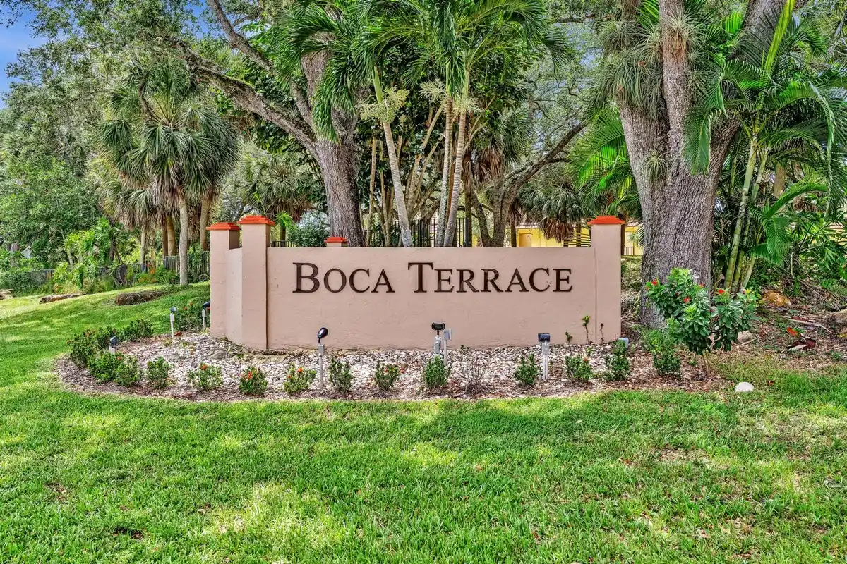 912 SW 9th Street Cir #105, Boca Raton: photo 1 of 58