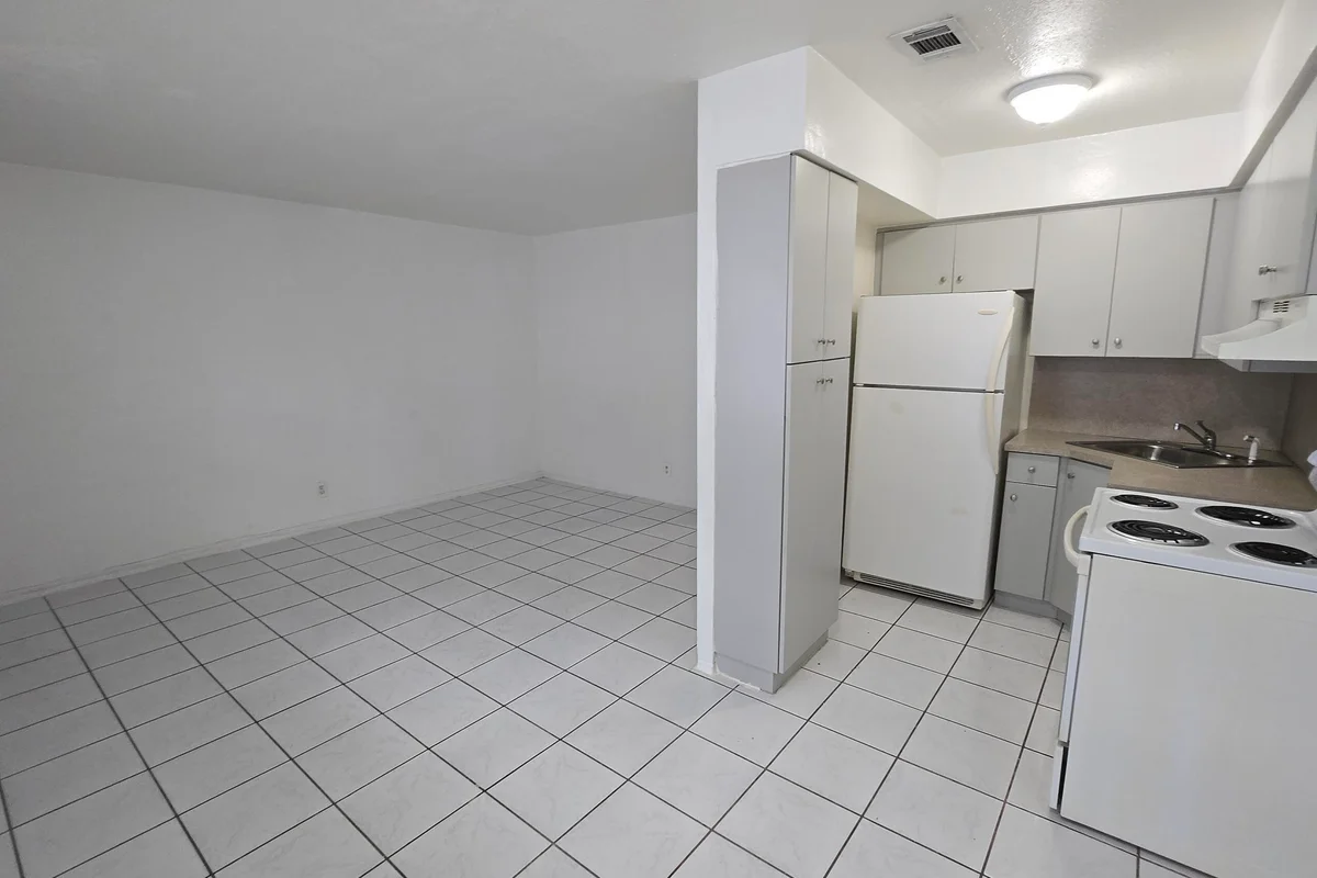 2501 Pierce St #15, Hollywood: photo 1 of 15