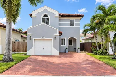 2521 NE 41st Ave, Homestead: photo 1 of 15