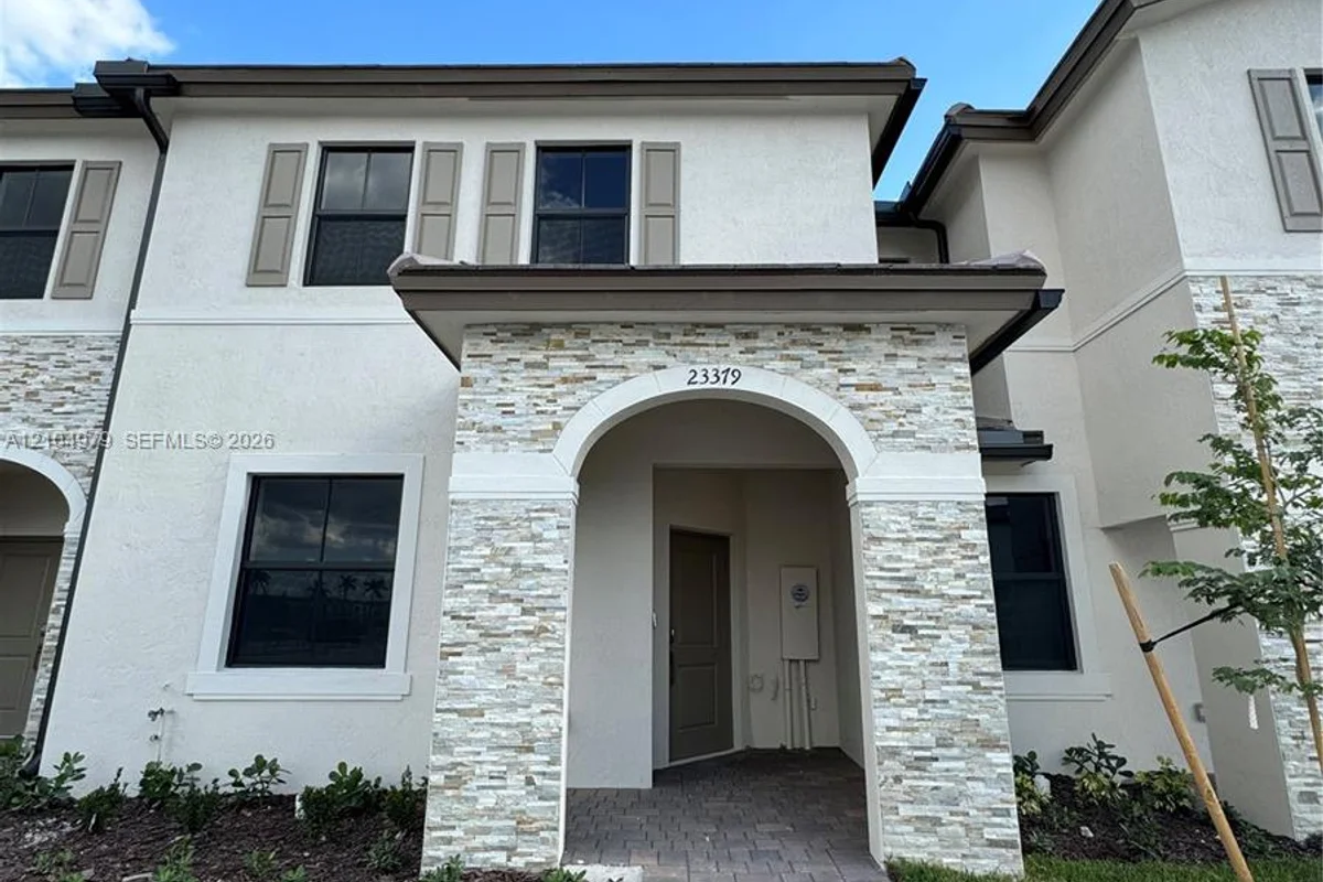 23379 SW 128th Ave, Homestead: photo 1 of 15