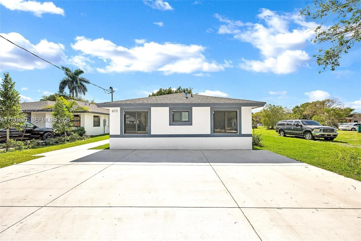 673 NW 14th St #2, Florida City: photo 1 of 17