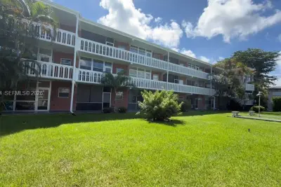 141 NE 10th Ave #24C, Hallandale Beach: photo 1 of 18